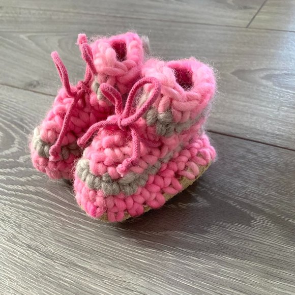 Handmade Baby Shoes (0-3 months) - Picture 2 of 3